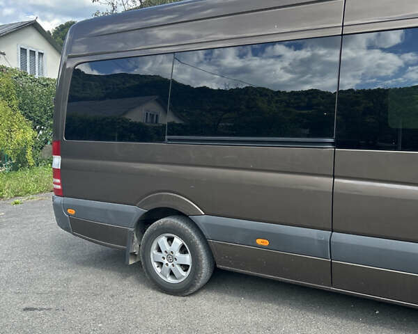 Коричневый Мерседес Sprinter, объемом двигателя 3 л и пробегом 335 тыс. км за 31900 $, фото 5 на Automoto.ua