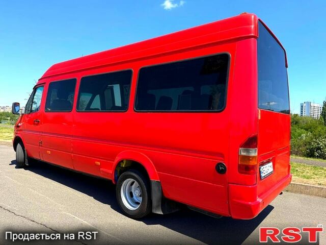 Красный Мерседес Sprinter, объемом двигателя 2.2 л и пробегом 716 тыс. км за 9800 $, фото 3 на Automoto.ua