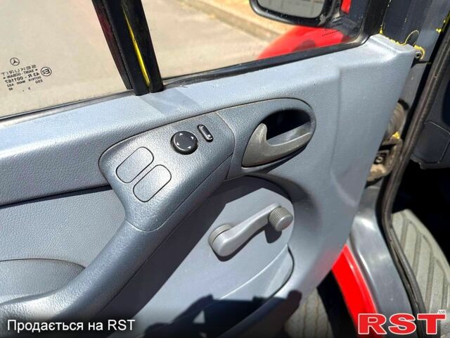 Красный Мерседес Sprinter, объемом двигателя 2.2 л и пробегом 716 тыс. км за 9800 $, фото 8 на Automoto.ua