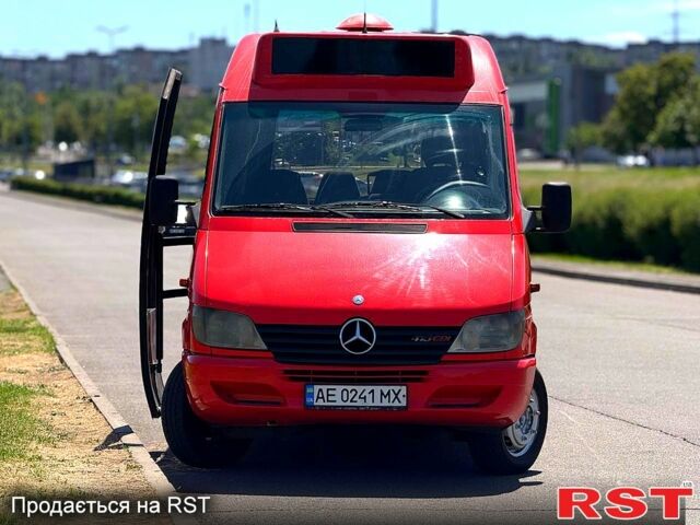 Красный Мерседес Sprinter, объемом двигателя 2.2 л и пробегом 716 тыс. км за 9800 $, фото 4 на Automoto.ua