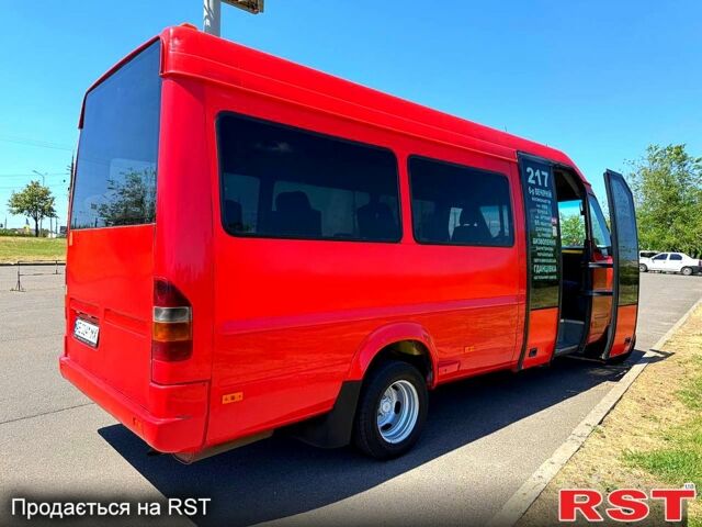 Красный Мерседес Sprinter, объемом двигателя 2.2 л и пробегом 716 тыс. км за 9800 $, фото 2 на Automoto.ua