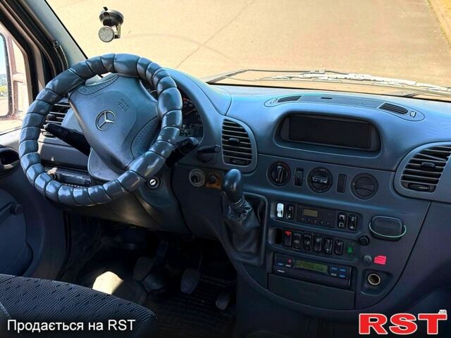 Красный Мерседес Sprinter, объемом двигателя 2.2 л и пробегом 716 тыс. км за 9800 $, фото 12 на Automoto.ua