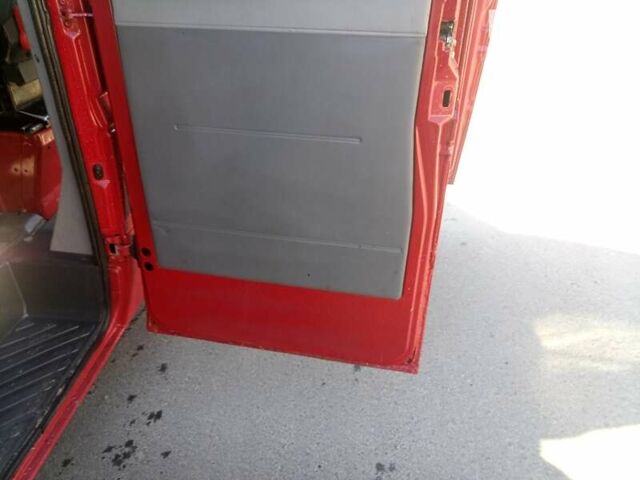 Красный Мерседес Sprinter, объемом двигателя 2.69 л и пробегом 283 тыс. км за 17800 $, фото 6 на Automoto.ua