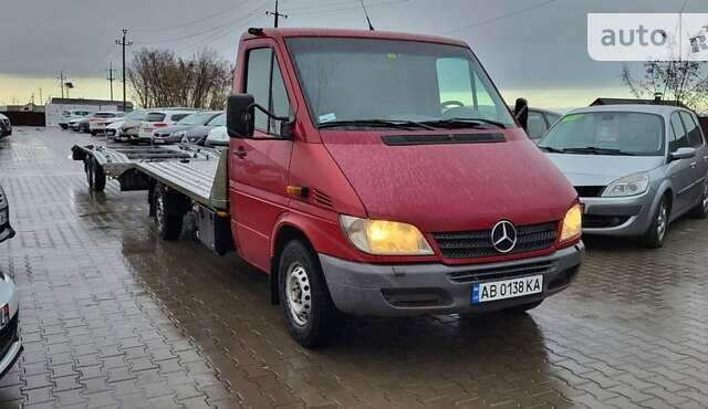Красный Мерседес Sprinter, объемом двигателя 2.69 л и пробегом 677 тыс. км за 15900 $, фото 3 на Automoto.ua