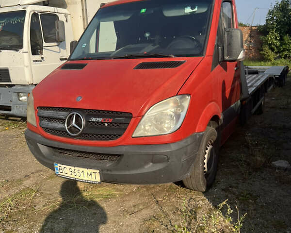 Красный Мерседес Sprinter, объемом двигателя 2.15 л и пробегом 500 тыс. км за 14999 $, фото 1 на Automoto.ua