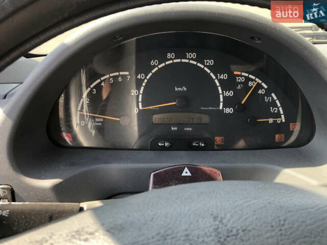 Красный Мерседес Sprinter, объемом двигателя 0 л и пробегом 210 тыс. км за 10000 $, фото 16 на Automoto.ua