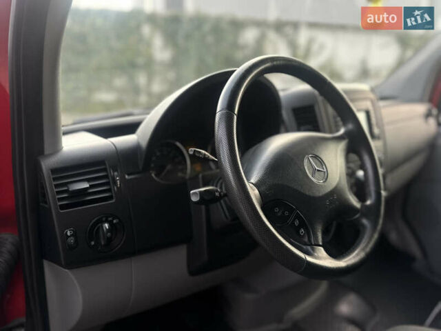 Червоний Мерседес Sprinter, об'ємом двигуна 2.2 л та пробігом 281 тис. км за 17800 $, фото 10 на Automoto.ua