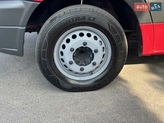 Красный Мерседес Sprinter, объемом двигателя 2.2 л и пробегом 245 тыс. км за 21900 $, фото 18 на Automoto.ua