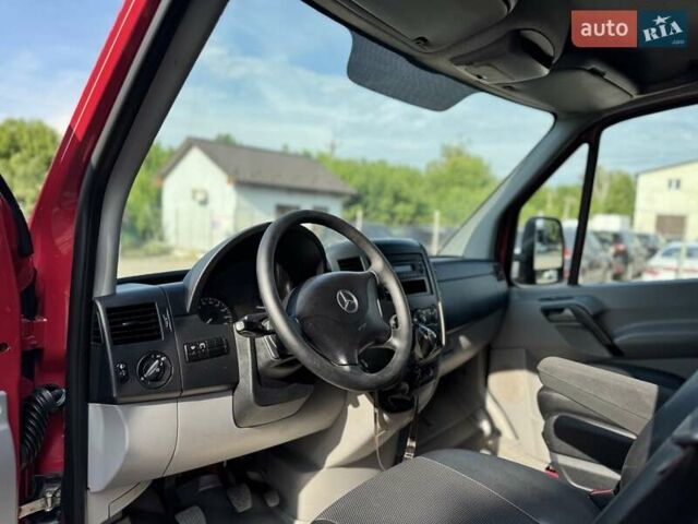 Красный Мерседес Sprinter, объемом двигателя 2.2 л и пробегом 245 тыс. км за 21900 $, фото 25 на Automoto.ua