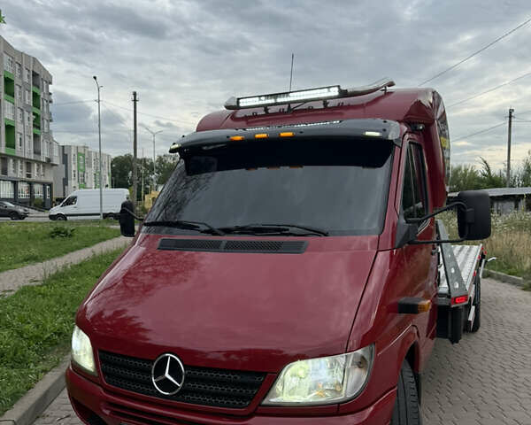 Красный Мерседес Sprinter, объемом двигателя 2.69 л и пробегом 675 тыс. км за 20000 $, фото 3 на Automoto.ua