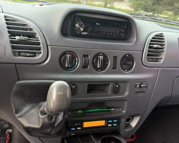 Красный Мерседес Sprinter, объемом двигателя 2.69 л и пробегом 675 тыс. км за 20000 $, фото 27 на Automoto.ua