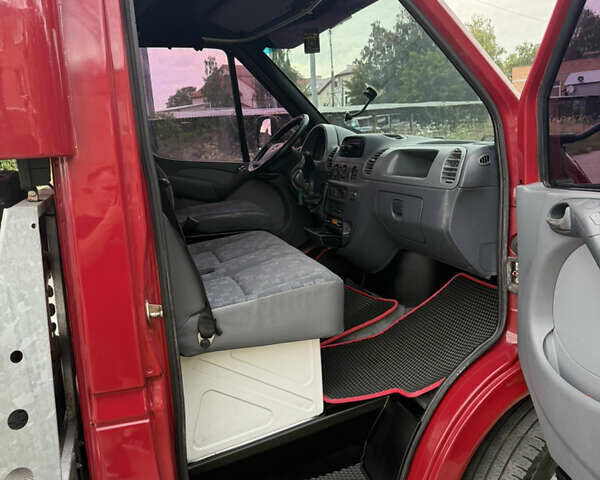 Красный Мерседес Sprinter, объемом двигателя 2.69 л и пробегом 675 тыс. км за 20000 $, фото 11 на Automoto.ua