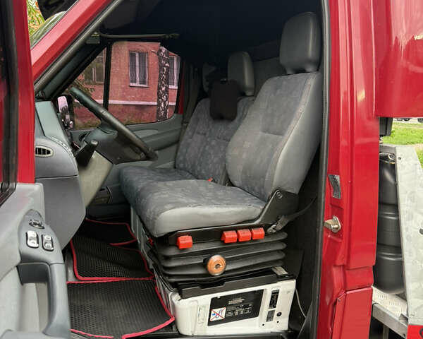 Красный Мерседес Sprinter, объемом двигателя 2.69 л и пробегом 675 тыс. км за 20000 $, фото 14 на Automoto.ua