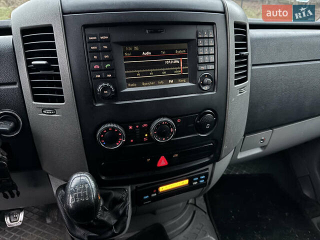 Красный Мерседес Sprinter, объемом двигателя 2.2 л и пробегом 550 тыс. км за 15000 $, фото 14 на Automoto.ua