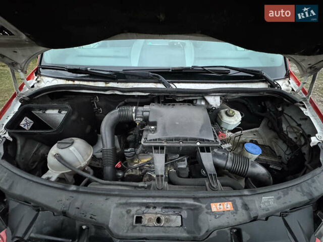 Красный Мерседес Sprinter, объемом двигателя 2.2 л и пробегом 550 тыс. км за 15000 $, фото 9 на Automoto.ua