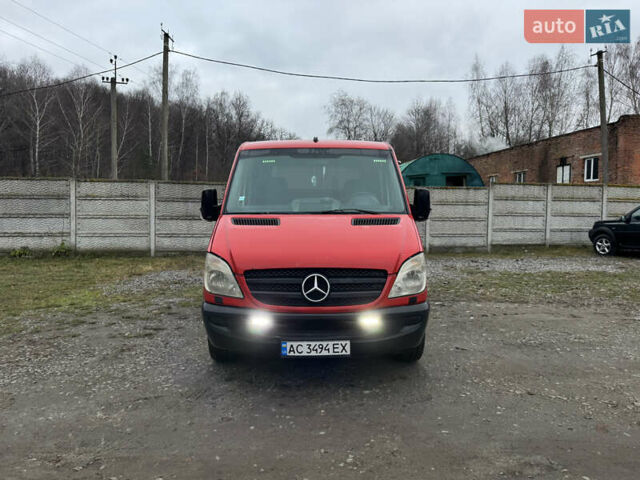 Красный Мерседес Sprinter, объемом двигателя 2.2 л и пробегом 550 тыс. км за 15000 $, фото 1 на Automoto.ua