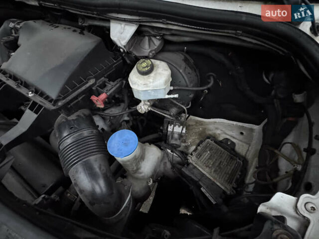 Красный Мерседес Sprinter, объемом двигателя 2.2 л и пробегом 550 тыс. км за 15000 $, фото 11 на Automoto.ua