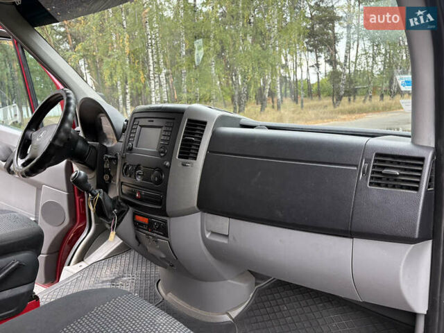 Красный Мерседес Sprinter, объемом двигателя 2.15 л и пробегом 250 тыс. км за 17500 $, фото 18 на Automoto.ua