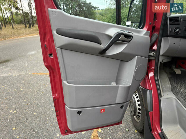 Красный Мерседес Sprinter, объемом двигателя 2.15 л и пробегом 250 тыс. км за 17500 $, фото 13 на Automoto.ua