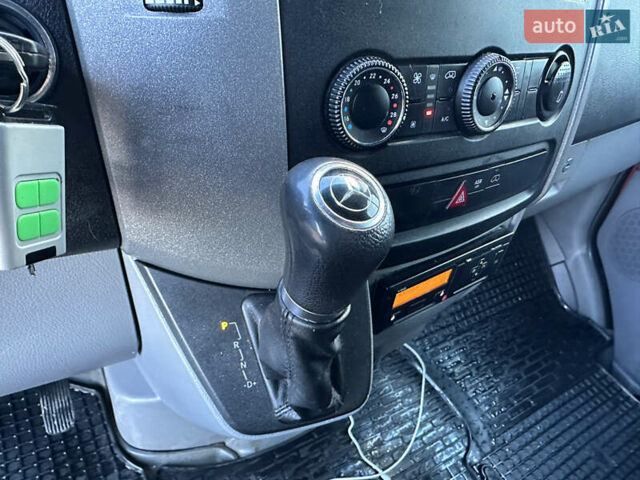 Червоний Мерседес Sprinter, об'ємом двигуна 3 л та пробігом 700 тис. км за 19500 $, фото 13 на Automoto.ua