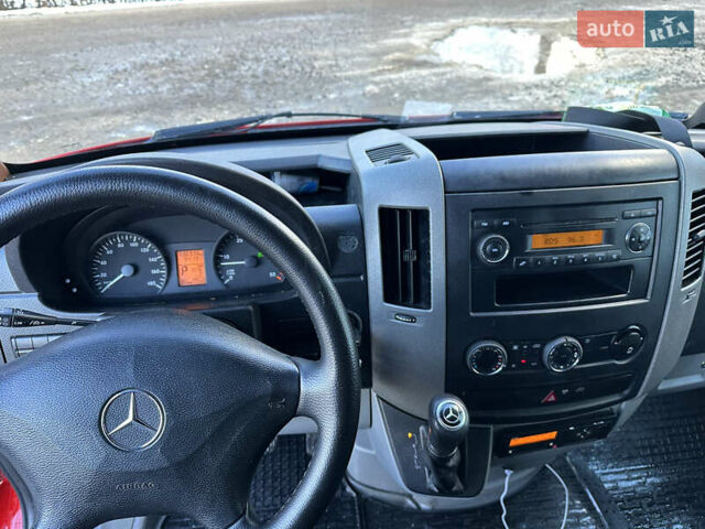 Красный Мерседес Sprinter, объемом двигателя 3 л и пробегом 700 тыс. км за 19000 $, фото 9 на Automoto.ua