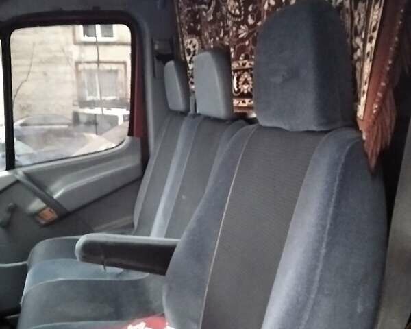 Красный Мерседес Sprinter, объемом двигателя 2.87 л и пробегом 650 тыс. км за 4600 $, фото 4 на Automoto.ua