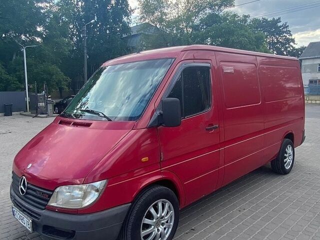 Красный Мерседес Sprinter, объемом двигателя 2.15 л и пробегом 380 тыс. км за 7000 $, фото 3 на Automoto.ua