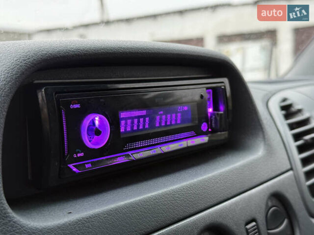 Мерседес Sprinter 2003 у Камінь-Каширський на Automoto.ua Червоний Мерседес Sprinter, об'ємом двигуна 2.2 л та пробігом 417 тис. км за 9500 $, фото 41 на Automoto.ua