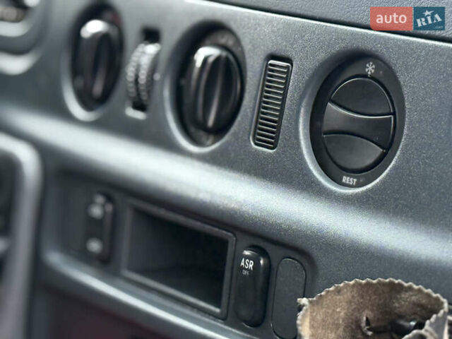 Мерседес Sprinter 2003 у Камінь-Каширський на Automoto.ua Червоний Мерседес Sprinter, об'ємом двигуна 2.2 л та пробігом 417 тис. км за 9500 $, фото 16 на Automoto.ua