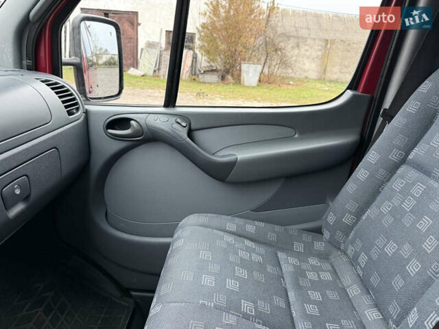 Мерседес Sprinter 2003 в Камень-Каширский на Automoto.ua Красный Мерседес Sprinter, объемом двигателя 2.15 л и пробегом 417 тыс. км за 9500 $, фото 33 на Automoto.ua