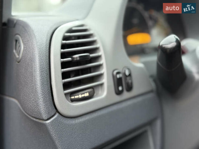 Мерседес Sprinter 2003 у Камінь-Каширський на Automoto.ua Червоний Мерседес Sprinter, об'ємом двигуна 2.2 л та пробігом 417 тис. км за 9500 $, фото 40 на Automoto.ua