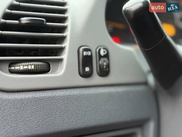 Мерседес Sprinter 2003 у Камінь-Каширський на Automoto.ua Червоний Мерседес Sprinter, об'ємом двигуна 2.2 л та пробігом 417 тис. км за 9500 $, фото 35 на Automoto.ua