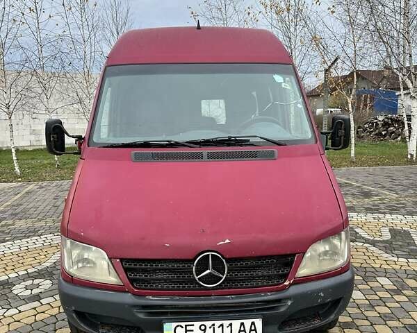 Красный Мерседес Sprinter, объемом двигателя 2.7 л и пробегом 600 тыс. км за 5500 $, фото 2 на Automoto.ua