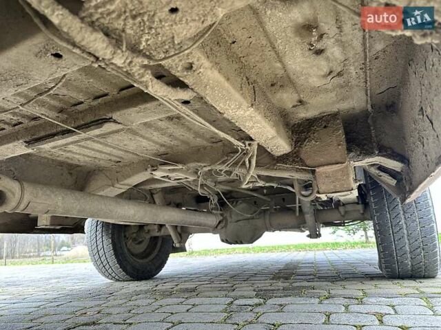 Красный Мерседес Sprinter, объемом двигателя 2.7 л и пробегом 600 тыс. км за 5500 $, фото 11 на Automoto.ua