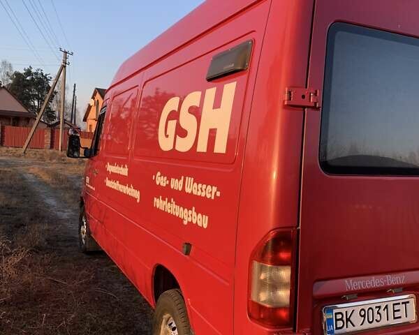 Красный Мерседес Sprinter, объемом двигателя 2.15 л и пробегом 465 тыс. км за 9800 $, фото 3 на Automoto.ua