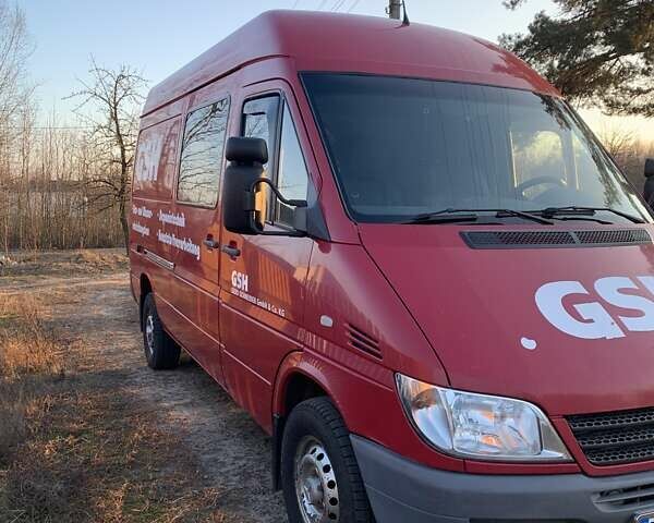 Красный Мерседес Sprinter, объемом двигателя 2.15 л и пробегом 465 тыс. км за 9800 $, фото 2 на Automoto.ua