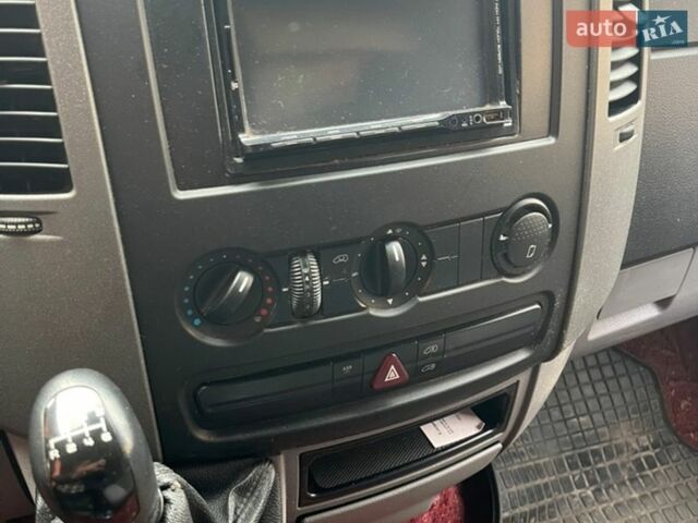 Красный Мерседес Sprinter, объемом двигателя 2.15 л и пробегом 251 тыс. км за 11500 $, фото 13 на Automoto.ua