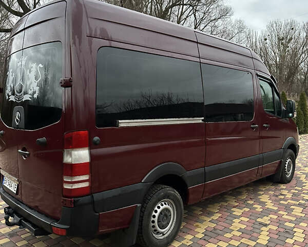 Красный Мерседес Sprinter, объемом двигателя 2.15 л и пробегом 430 тыс. км за 10000 $, фото 4 на Automoto.ua