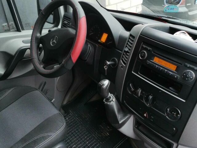 Красный Мерседес Sprinter, объемом двигателя 2.1 л и пробегом 398 тыс. км за 14500 $, фото 8 на Automoto.ua