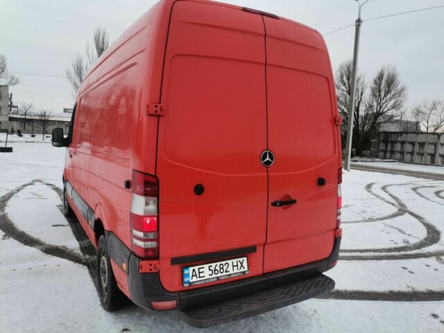 Красный Мерседес Sprinter, объемом двигателя 2.1 л и пробегом 398 тыс. км за 14500 $, фото 5 на Automoto.ua