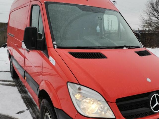 Красный Мерседес Sprinter, объемом двигателя 2.1 л и пробегом 398 тыс. км за 14500 $, фото 1 на Automoto.ua