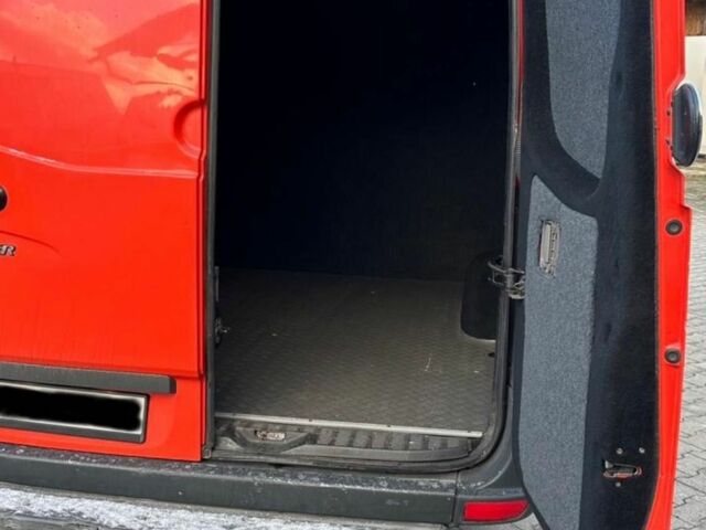 Красный Мерседес Sprinter, объемом двигателя 2.1 л и пробегом 450 тыс. км за 15000 $, фото 4 на Automoto.ua