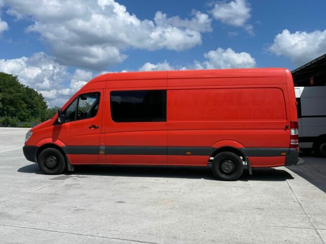 Красный Мерседес Sprinter, объемом двигателя 2.1 л и пробегом 450 тыс. км за 15000 $, фото 3 на Automoto.ua