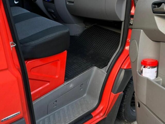 Красный Мерседес Sprinter, объемом двигателя 2.1 л и пробегом 450 тыс. км за 15000 $, фото 9 на Automoto.ua
