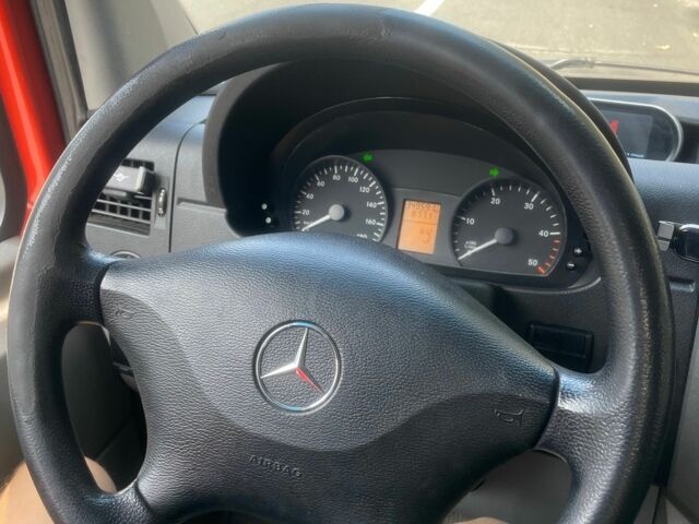 Красный Мерседес Sprinter, объемом двигателя 2.1 л и пробегом 450 тыс. км за 15000 $, фото 10 на Automoto.ua