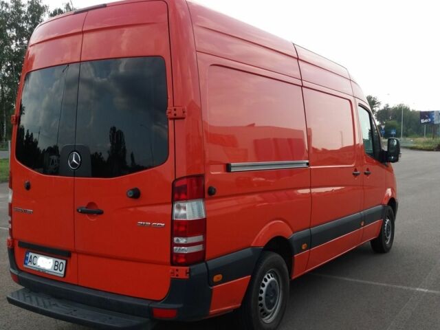 Красный Мерседес Sprinter, объемом двигателя 2.2 л и пробегом 375 тыс. км за 15300 $, фото 3 на Automoto.ua