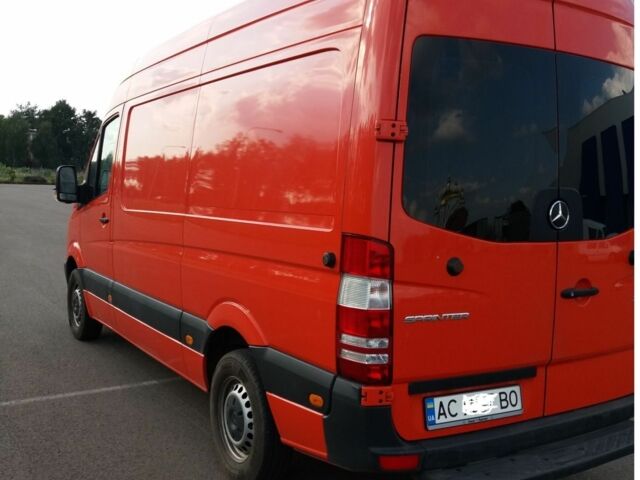 Красный Мерседес Sprinter, объемом двигателя 2.2 л и пробегом 375 тыс. км за 15300 $, фото 2 на Automoto.ua