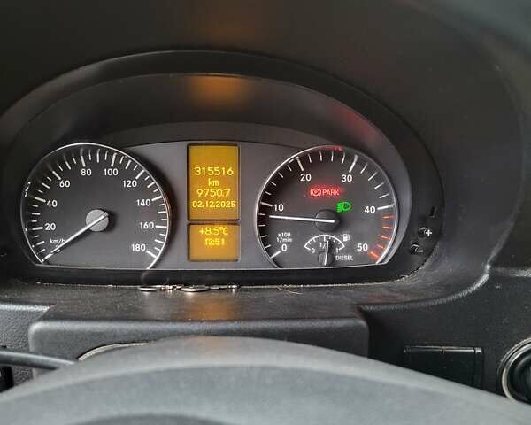 Червоний Мерседес Sprinter, об'ємом двигуна 2.2 л та пробігом 315 тис. км за 15000 $, фото 14 на Automoto.ua