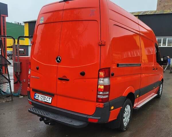 Червоний Мерседес Sprinter, об'ємом двигуна 2.2 л та пробігом 315 тис. км за 15000 $, фото 3 на Automoto.ua