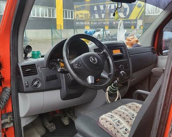Червоний Мерседес Sprinter, об'ємом двигуна 2.2 л та пробігом 315 тис. км за 15000 $, фото 12 на Automoto.ua